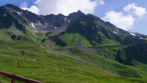 Μεγάλη Bernard Pass Και Στα Γύρω Βουνά Των Άλπεων Όπου — Αρχείο Βίντεο