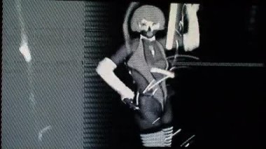 UV kılık dans seksi genç kadın