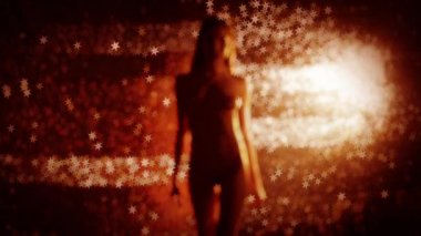 Güzel kadın parlak arka plan üzerinde dans yavaş silüeti