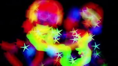 Uv floresan kostüm siyah arka plan üzerine iki kadın disco dansçı