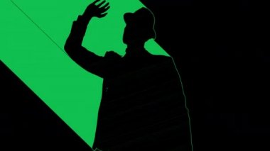 çağdaş bir tarzda usta erkek dansçı. Bu dizi bir gölge dansçı silueti olduğunu