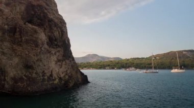 Sahil, Sicilya, İtalya adadan volkan Harbor'da görünümünü