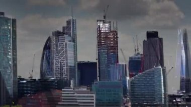 farklı şekiller ve formlar binaya kesiliyor bir bozulma ile şaşırtıcı Londra şehir timelapse