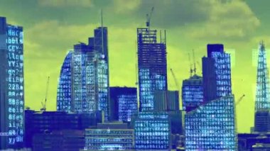 şaşırtıcı Londra şehir manzarası timelapse veri ve bilgi bina cephe eşlenen programlama bilgisayar ile
