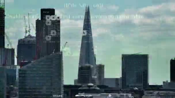 伦敦多克兰日落 Timelapse 与数字 数据和计算机编程信息映射在天际 — 图库视频影像