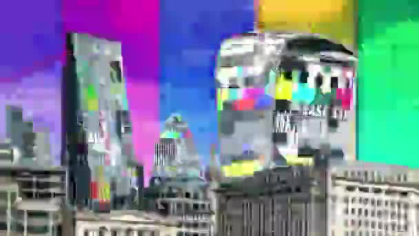 カラフルなグリッチと歪み効果を持つロンドン ドックランズ — ストック動画