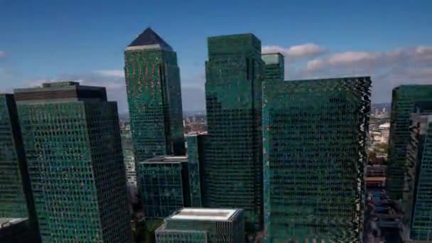 ロンドン ドックランズ タイムラプス財務データおよびコンピューターのプログラミング情報と各建物の外観にマップ — ストック動画