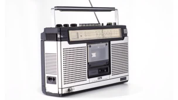 Vintage Hifi Ghettoblaster Radio Spinning — Stock Video