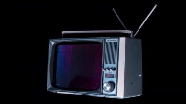 kesme retro televizyon ekranında bozulma ile uzayda dönüm
