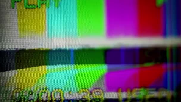 Ağabey Çoklu Retro Televizyonu Çevirmeni Izliyor — Stok video
