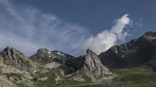 Wielka Przełęcz Świętego Bernarda Okoliczne Góry Alpach Gdzie Spotykają Się — Wideo stockowe