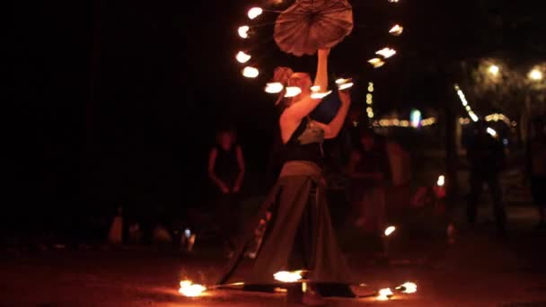 Barcelona Spanien Juni 2018 Feuershow Einem Wald Spanien — Stockvideo