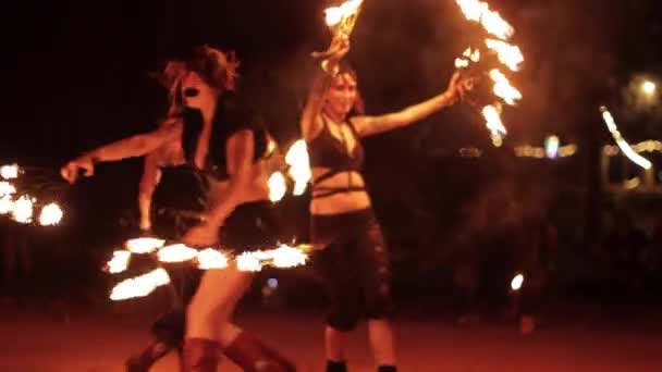 Barcelona Spanien Juni 2018 Feuershow Einem Wald Spanien — Stockvideo