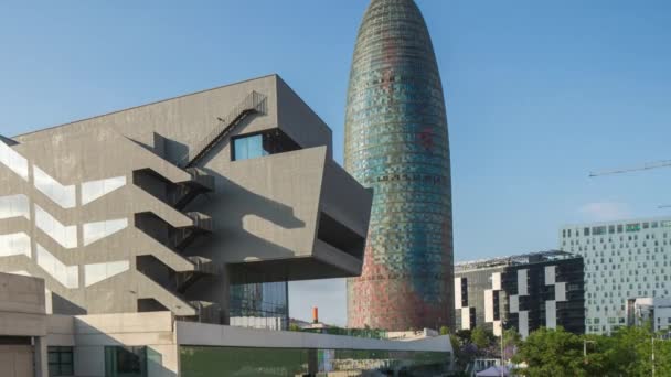 Barcelona España Junio 2018 Rascacielos Del Museo Del Deseno Torre — Vídeo de stock