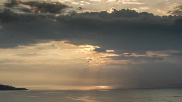 Потрясающий Закат Над Морем Время Прошло — стоковое видео