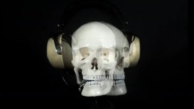 bozulma ve etkileri kulaklık ile kafatası