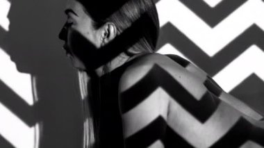 inanılmaz seksi genç kadın poz