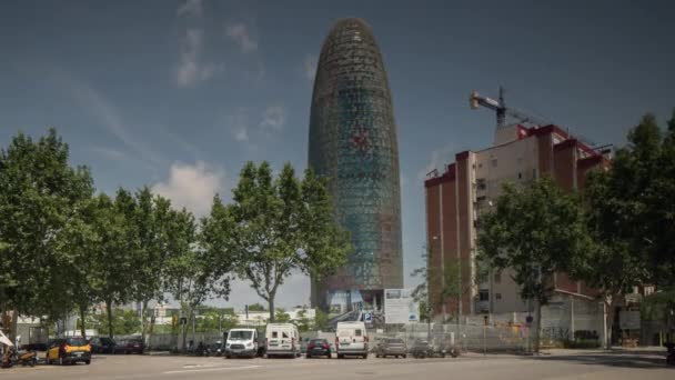 Barcelona Spanya Haziran 2018 Museo Del Deseno Torre Agbar Gökdelen — Stok video