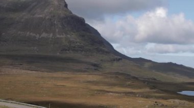 Isle of skye, İskoçya güneşli dağların güzel aralığı