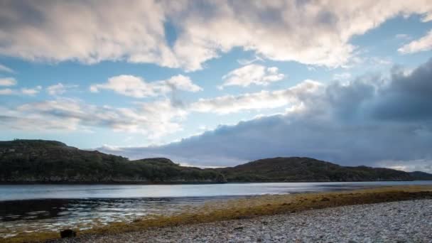 Timalapse Beelden Van Wolken Lucht Bewegen Rivierwater Schotse Hooglanden — Stockvideo