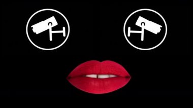 İki kamera gözleri ve kırmızı dudaklar ile yapılan robot yüz