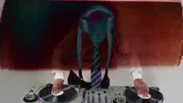 Incroyable Grand Père Homme Âgé Djing Faire Fête Dans Cadre — Video