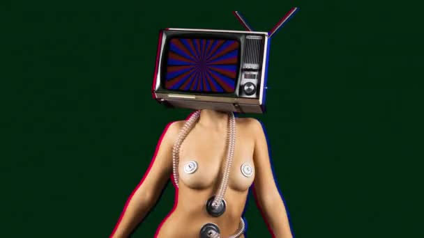 裸体妇女跳舞和摆姿势以电视作为头在黑背景 — 图库视频影像
