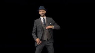 çağdaş bir tarzda siyah arka plan üzerine dans akıllı takım elbiseli usta erkek dansçı