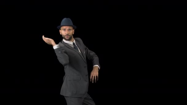 Hábil Bailarín Masculino Traje Inteligente Bailando Estilo Contemporáneo Sobre Fondo — Vídeos de Stock