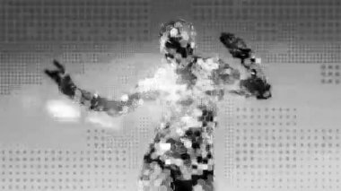 Gri arka plan üzerinde disko topu kıyafetli dansçı