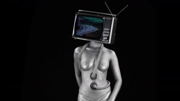 Dançando Mulher Nua Com Televisão Como Cabeça Programas Abstração — Vídeo de Stock