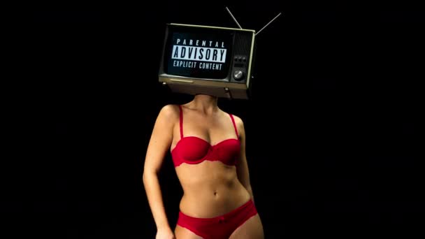 頭としてテレビで踊る赤いランジェリーの女性テレビは 明示的なコンテンツのビデオ警告 — ストック動画