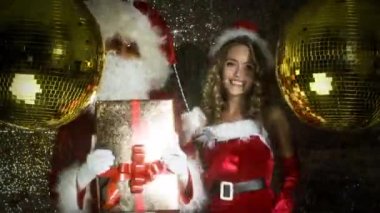 Noel Baba ve güzel Bayan Claus disko partide dans