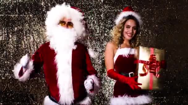 Santa Claus Hermosa Señora Claus Bailando Fiesta Disco — Vídeo de stock