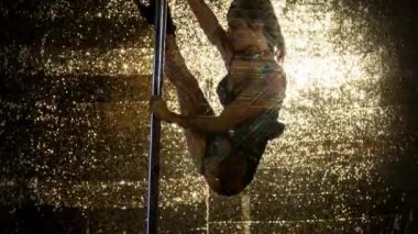 kadın direk dansör