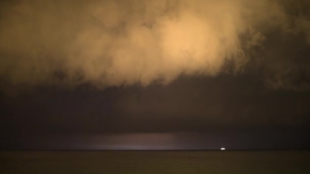 Barcelona Kıyılarının Şimşek Fırtınası — Stok video