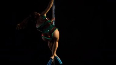 kadın direk dansör