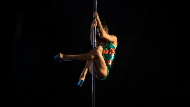 Female pole dancer — Stock Video