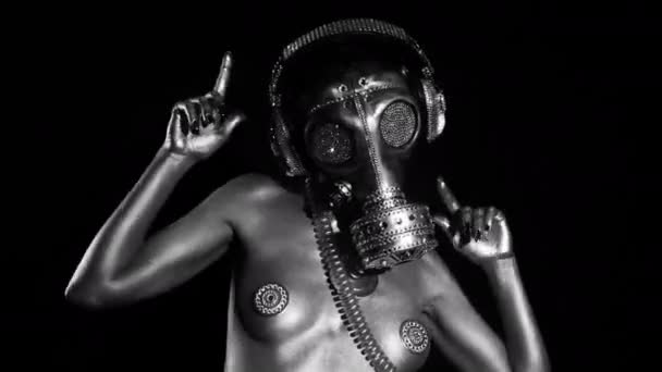 Woman Dancing Silver Body Paint Gas Mask Black Background — Stock Video