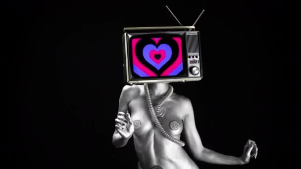 Naakte Vrouw Met Televisie Als Hoofd Dansen Shows Abstractie Hart — Stockvideo