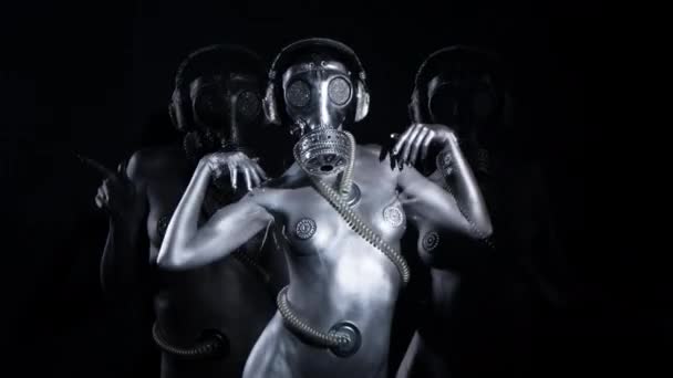 Sexy Woman Dancing Silver Body Paint Gas Mask Black Background — Stock Video