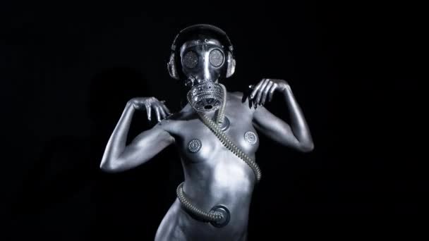 Sexy Woman Dancing Silver Body Paint Gas Mask Black Background — Stock Video