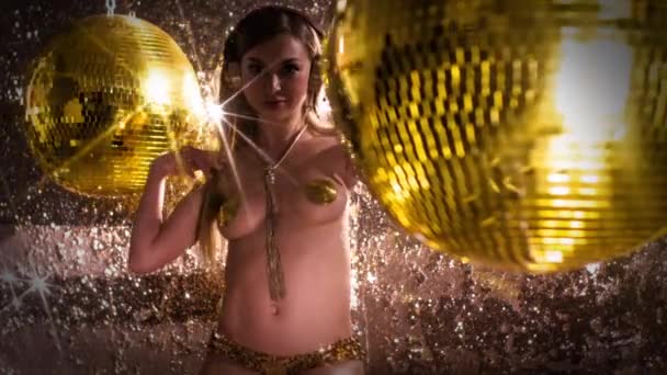 Güzel Kadın Parlak Arka Plan Üzerinde Dans Yavaş — Stok video