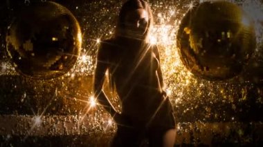 Kadın disco topları yanında dans yavaş