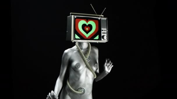 Bailando Mujer Desnuda Con Televisión Como Cabeza Muestra Abstracción Corazón — Vídeos de Stock