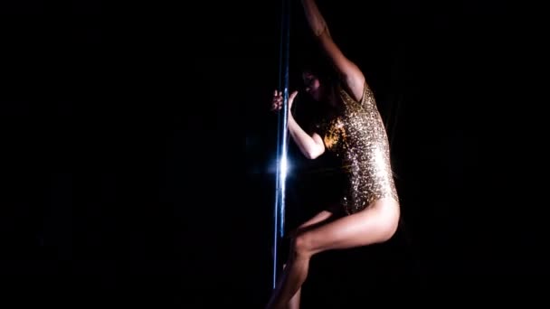 Bailarina de poste femenina — Vídeos de Stock