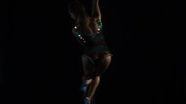 kadın direk dansör