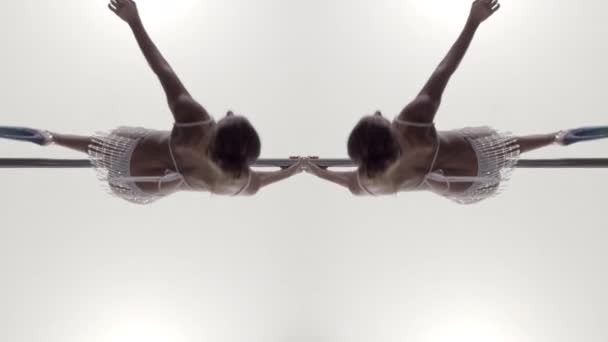 Incroyable Pole Danseuse Femme Costume Paillettes Talons Hauts — Video