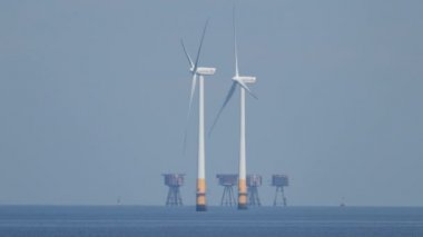 Kuzey Denizi, kent, İngiltere'de temiz yenilenebilir enerji üreten offshore rüzgar türbinleri