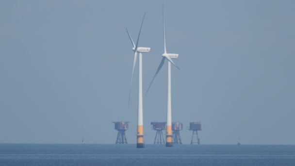 Оффшорные Ветряные Турбины Производящие Чистую Возобновляемую Энергию Северном Море Кент — стоковое видео